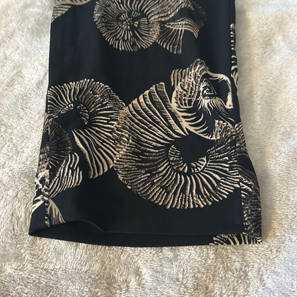 WHBM tapered ankle shell print pant - Picture 2 of 7